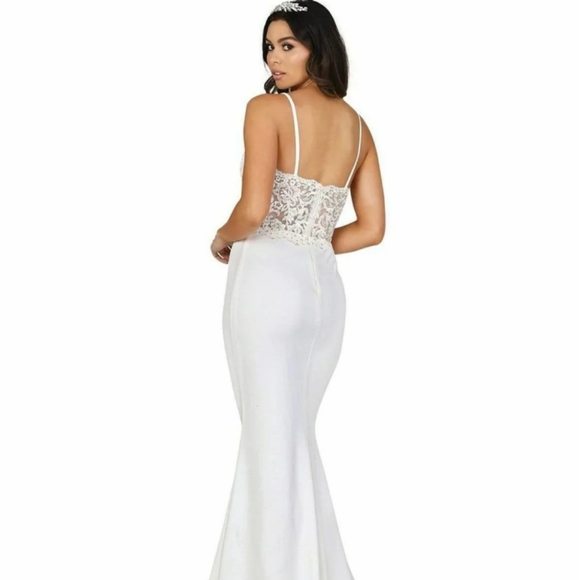 Dresses & Skirts - Dancing Queen bridal silhouette gown NWT